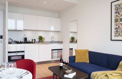 Zuidas Hotel | Indulge in Home-Like Comfort! 3 Modern Loft with Living Room and Full Kitchens!