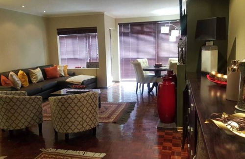 Summerstrand Apartment | Indulgent Penthouse Condominium