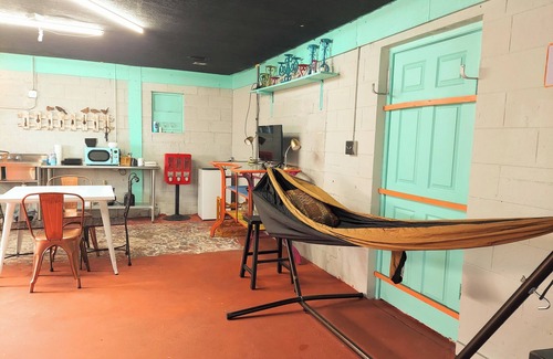 Interchange Square Apartment | Industrial apt nearby Melbourne Beach & Downtown for 3