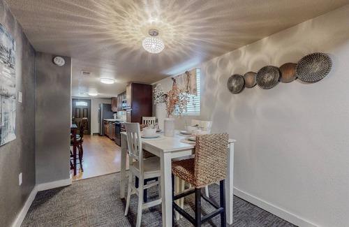 North Valley House | Industrial Calcutta, 4bd, 2 ba, gated parking