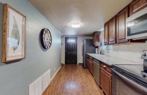 North Valley House | Industrial Calcutta, 4bd, 2 ba, gated parking