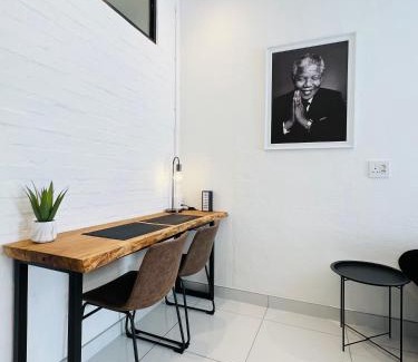 Downtown Johannesburg Apartment | Industrial CHIC Apartment 113 - Luxury City Escape, Washing Machine & Fast WiFi