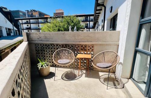 Downtown Johannesburg Apartment | Industrial CHIC Apartment 113 - Luxury City Escape, Washing Machine & Fast WiFi
