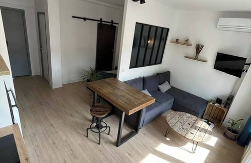 3rd Arrondissement Apartment | Industrial loft European Hospital