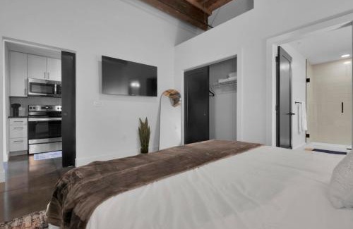 Judson Apartment | Industrial Loft Living 2BR 2BA