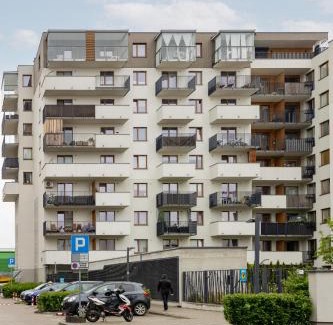 Gorce Apartment | Industrial Pet-Friendly Apartment with Movie Projector by Noclegi Renters