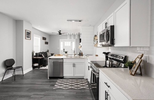Mapleton/Fall Creek House | Indy City Stay | Room for 6 | Modern Comfort