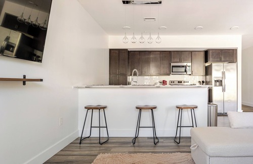 Old Northside Apartment | Indy Hideaway: Cozy 1BR w/King bed and Free Street Parking.