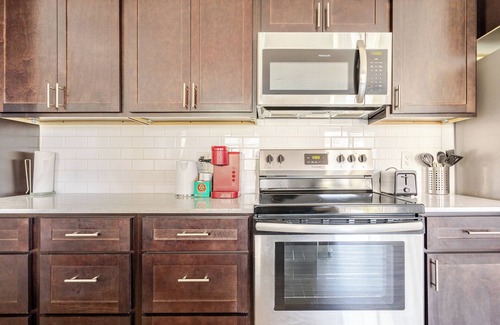 Old Northside Apartment | Indy Hideaway: Cozy 1BR w/King bed and Free Street Parking.