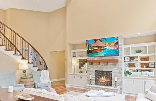 Maxwell House | Indy Lakeside