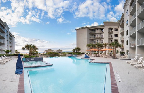 Beachside Village Apartment | Infinity Pool! Close to Beach | Hot Tub + Tennis