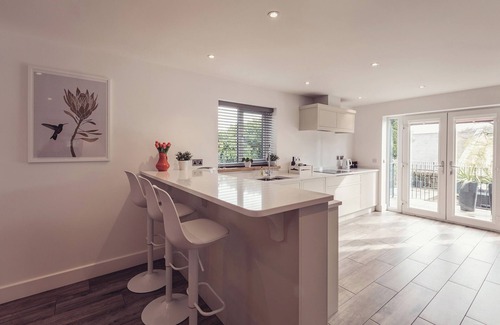 Kirkby Lonsdale House | INGLEBOROUGH, pet friendly, with hot tub in Kirkby Lonsdale