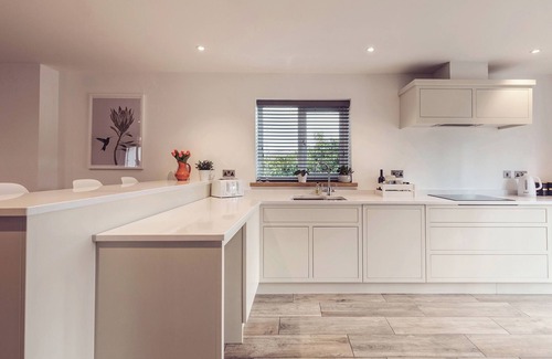 Kirkby Lonsdale House | INGLEBOROUGH, pet friendly, with hot tub in Kirkby Lonsdale