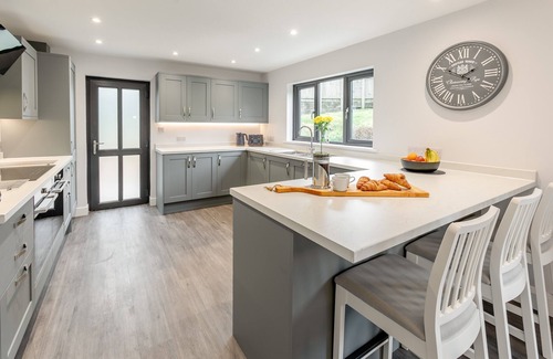 Holsworthy House | Inglewood - Four Bedroom House, Sleeps 8