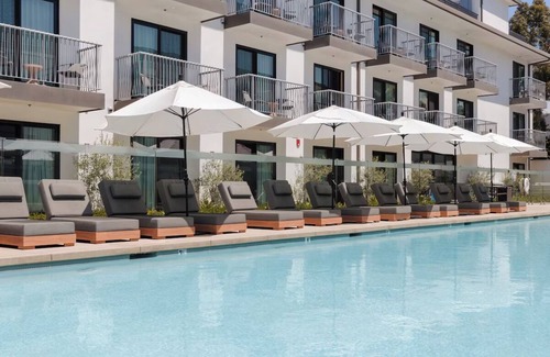 Inglewood House | Inglewood Relaxing Stay | Ideal For Family | Two Units w/Balcony
