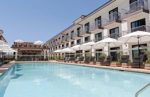Inglewood House | Inglewood Relaxing Stay | Ideal For Family | Two Units w/Balcony