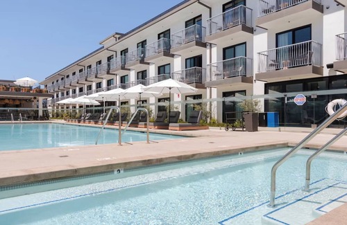 Inglewood House | Inglewood Relaxing Stay | Ideal For Family | Two Units w/Balcony