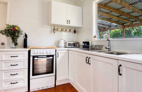 Venus Bay House | Inlet View Cottage - cute beach cottage