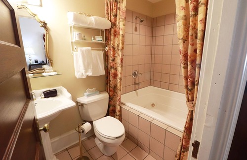 Springfield Hotel | Inn at 835 Boutique Hotel