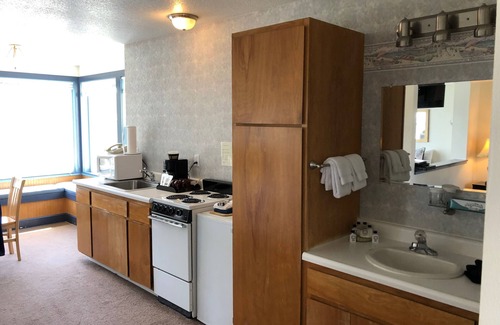 Depoe Bay Hotel | Inn at Arch Rock