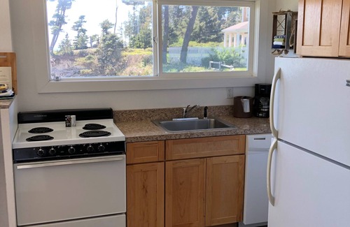 Depoe Bay Hotel | Inn at Arch Rock
