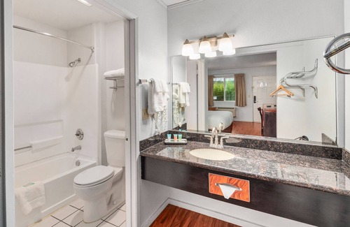 Renton Hotel | Inn at Lake Washington By OYO I-405