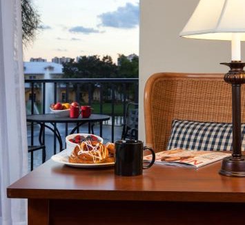 Pelican Bay Hotel | Inn at Pelican Bay
