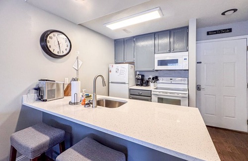 Harbor Village Condo | Inn Building Condo #107, ground level, pool view