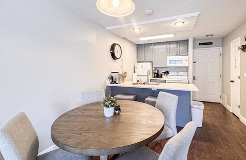 Harbor Village Condo | Inn Building Condo #107, ground level, pool view