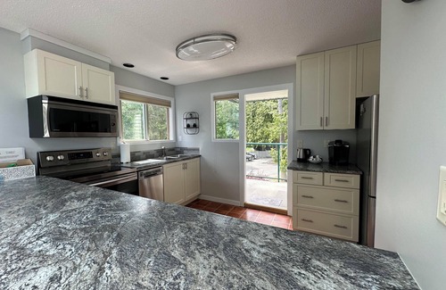 North Oyster Condo | INN OF THE SEA - Stunning views~ Oceanfront Pool & Hot Tub, Private Dock