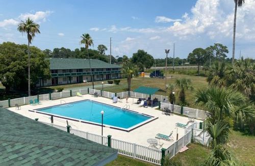 Tavares Hotel | Inn On The Green Florida