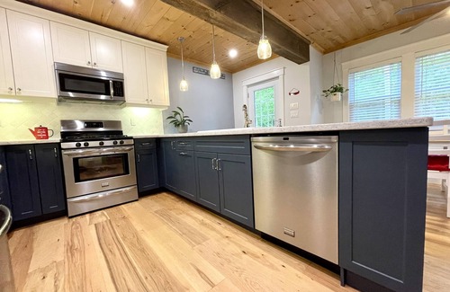 Port Sydney Cottage | Inn The Moment: A Bright and Cozy Getaway in the Heart of Muskoka