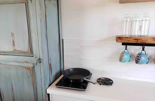 Lincoln Apartment | Inn The Orchard, Modern Log Cabin, on water edge