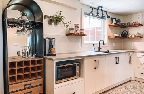Lincoln Apartment | Inn The Orchard, Modern Cottage, private Hot Tub