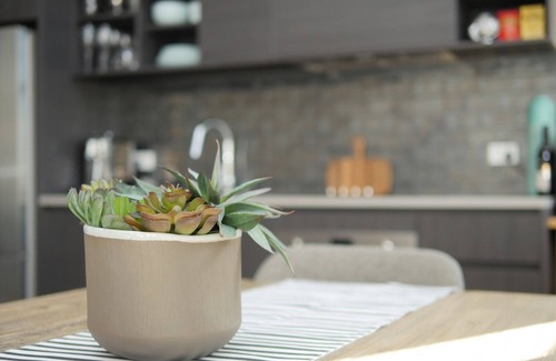 Darlinghurst Apartment | Inner-City apartment minutes walk to dining hubs