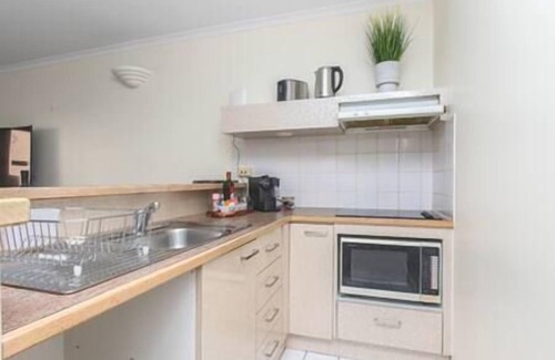 Cairns Central Business District Apartment | Inner City One Bedroom Apartment, Inner City One Bedroom Apartment with Kitchen