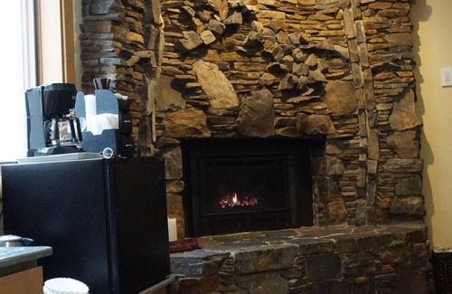 Yosemite West Apartment | Inside Yosemite N.P. Gates!, Our Cozy Rooms Are Minutes From Valley Attractions