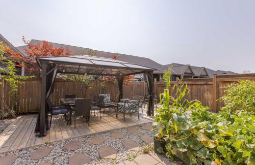 Niagara Falls House | Inspired Stay close to Niagara *4B & 2King Beds*