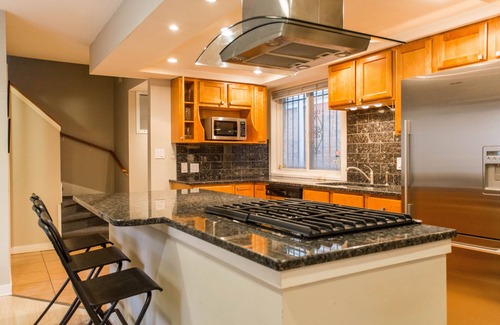 Old Town House | Insta Worthy ^Prime Spot ^Patio ^Parking ^Fireplace