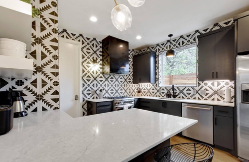East MLK House | InstaWorthy Group Travel Retreat | 3.5 Miles to DT