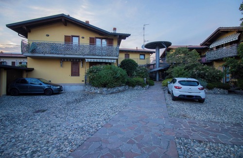 Somma Lombardo Apartment | INTERIOR 13 - Coffee, Wifi & 15 min to MXP - Cozy Apt with all the comforts