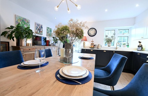 North Richmond House | Interior designed large 3 bedroom house with parking near Richmond station
