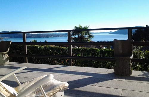 Cissano Apartment | Intimate apartment with terrace overlooking the lake, garden and air conditioning
