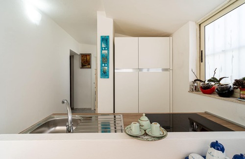 Carbonia House | Intimate, quiet studio apartment with a small living room and equipped kitchen