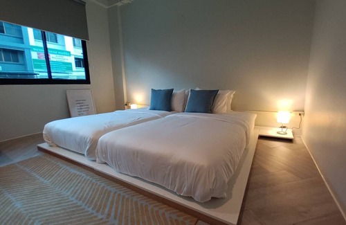 Downtown Krabi Hotel | into the town