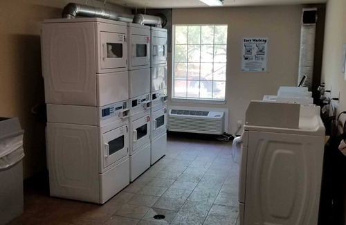 Hampton Hotel | Intown Suites Extended Stay Select Hampton