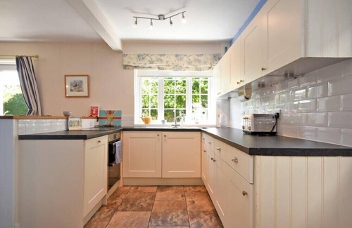 Seahouses Cottage | INVERAY, pet friendly, with open fire in Seahouses