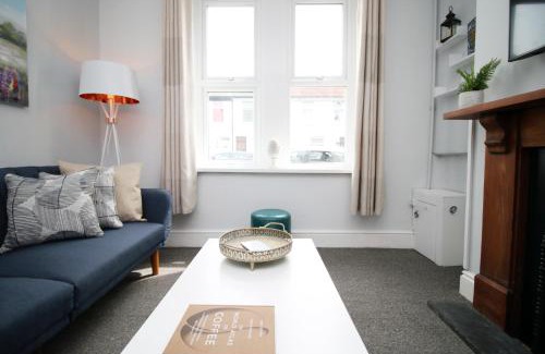Roath Apartment | Inverness - Cardiff Stay, 2-Bed Home Sleeps 4 & Netflix