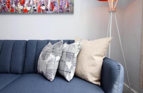 Roath Apartment | Inverness - Cardiff Stay, 2-Bed Home Sleeps 4 & Netflix