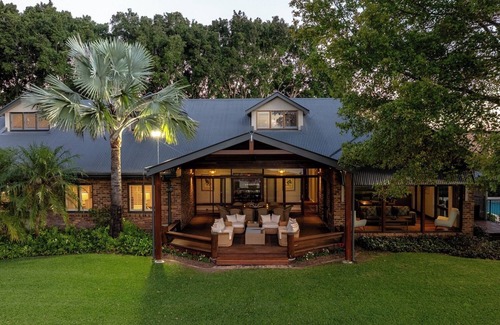 Crossdale House | Inverstanley - 4000-acre working cattle farm just 90 minutes from Brisbane.